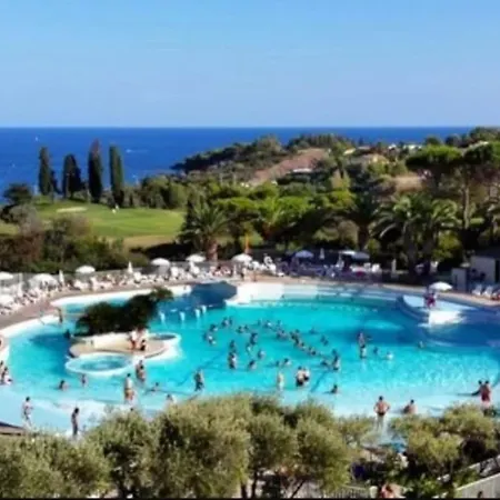 Superbe Village Cap Esterel 4p Climatise